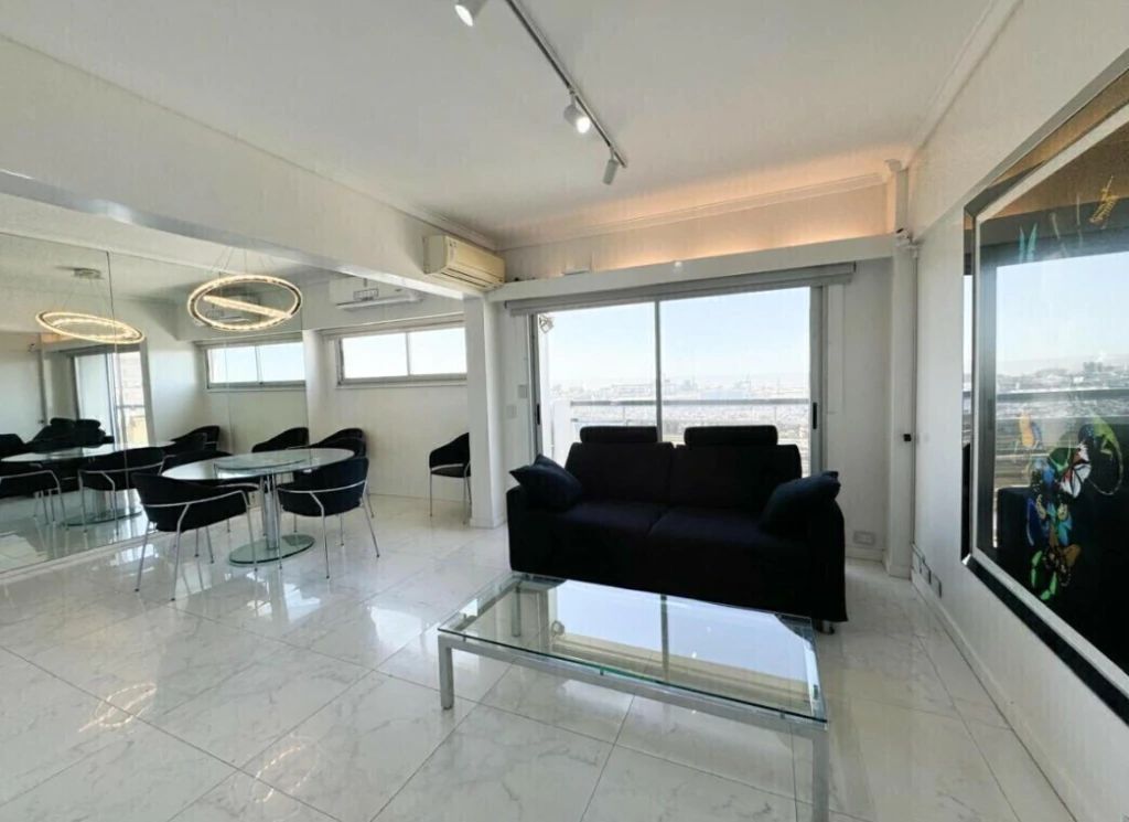 Departamento de Lujo 3 Ambientes con Cochera en Recoleta